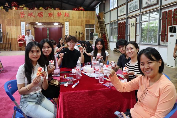 我校华裔学生参加“聚侨界菁才·品中华风韵”系列活动