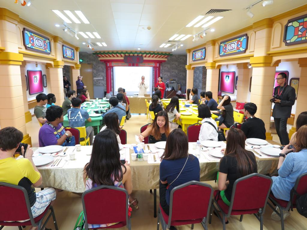 广彩文化介绍现场