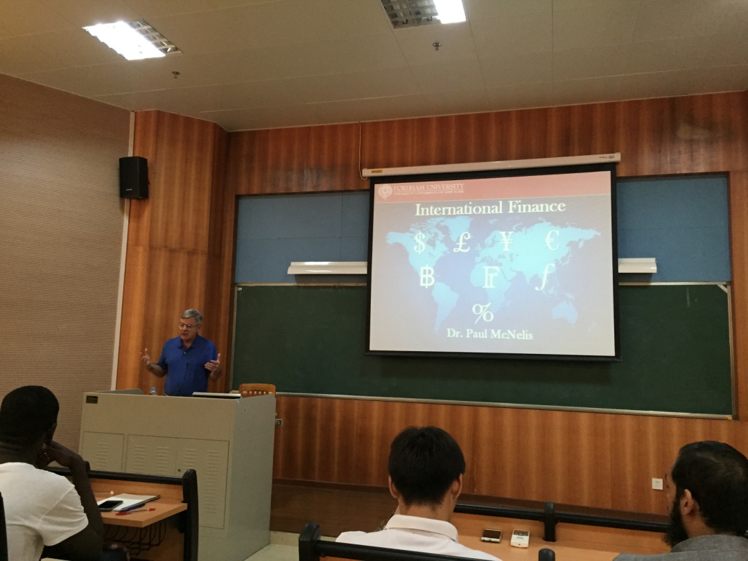 McNelis教授讲解国际金融课程