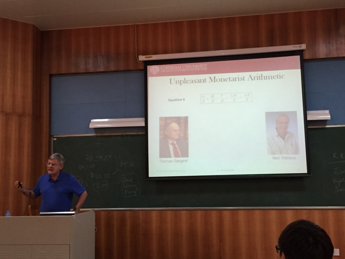 McNelis教授介绍经济学理论