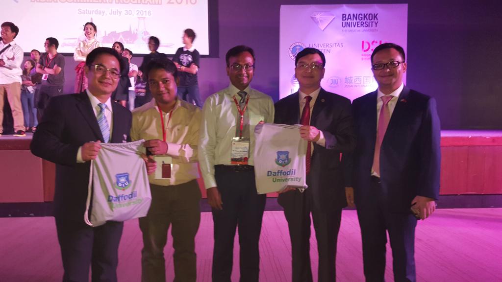 我校代表与孟加拉Daffodil International University代表合影