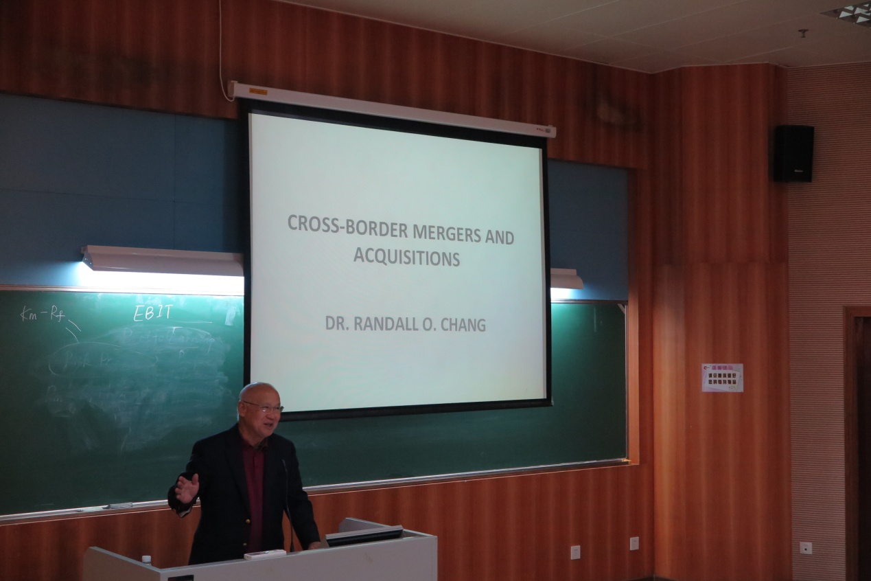 Randall教授讲解“全球并购”