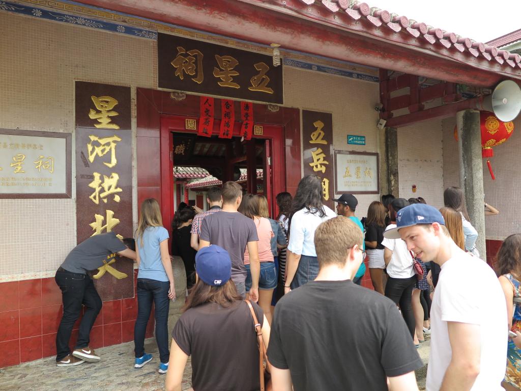 留学生们参观五星祠