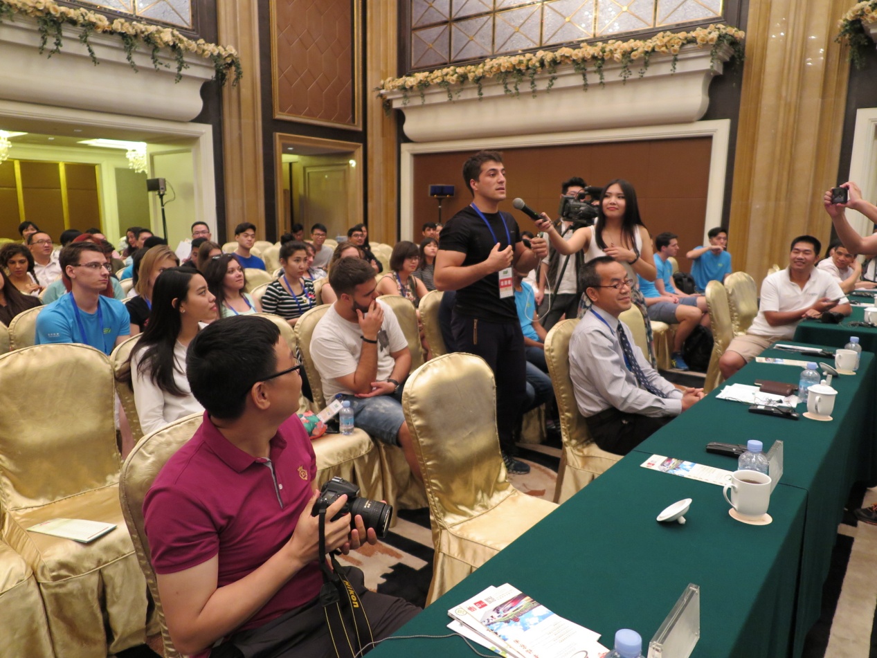 Q&A环节乌兹别克斯坦学生KENJEBAEV MURODJON郭沫若提问