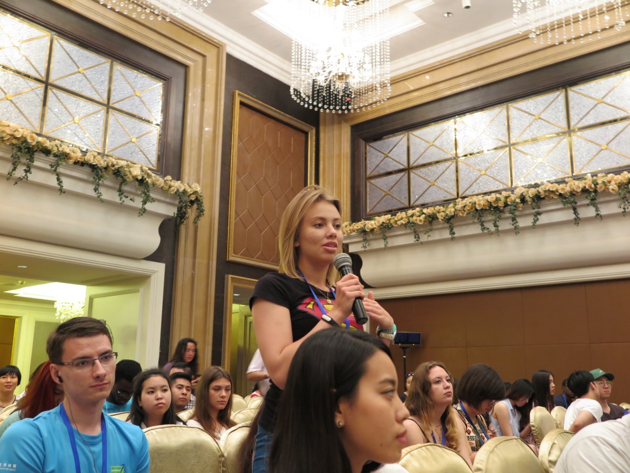 Q&A环节俄罗斯学生DREMOVA OLGA奥丽亚提问