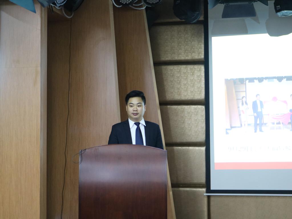 陈建峰主任做实习项目简介