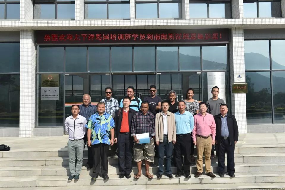 学员们参观南海所深圳基地