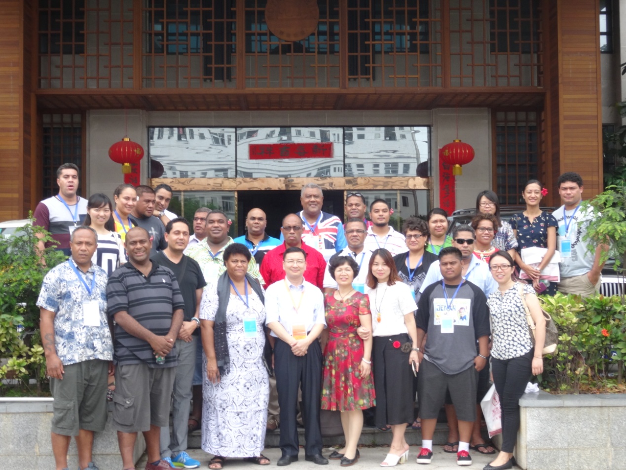 学员参观霞湖世家服饰有限公司