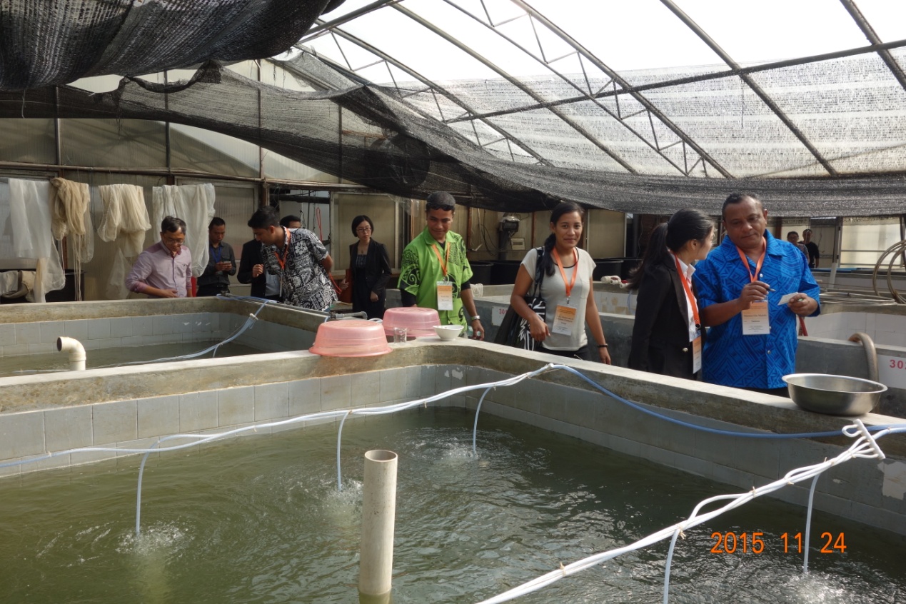 学员们参观广东省渔业种质保护中心