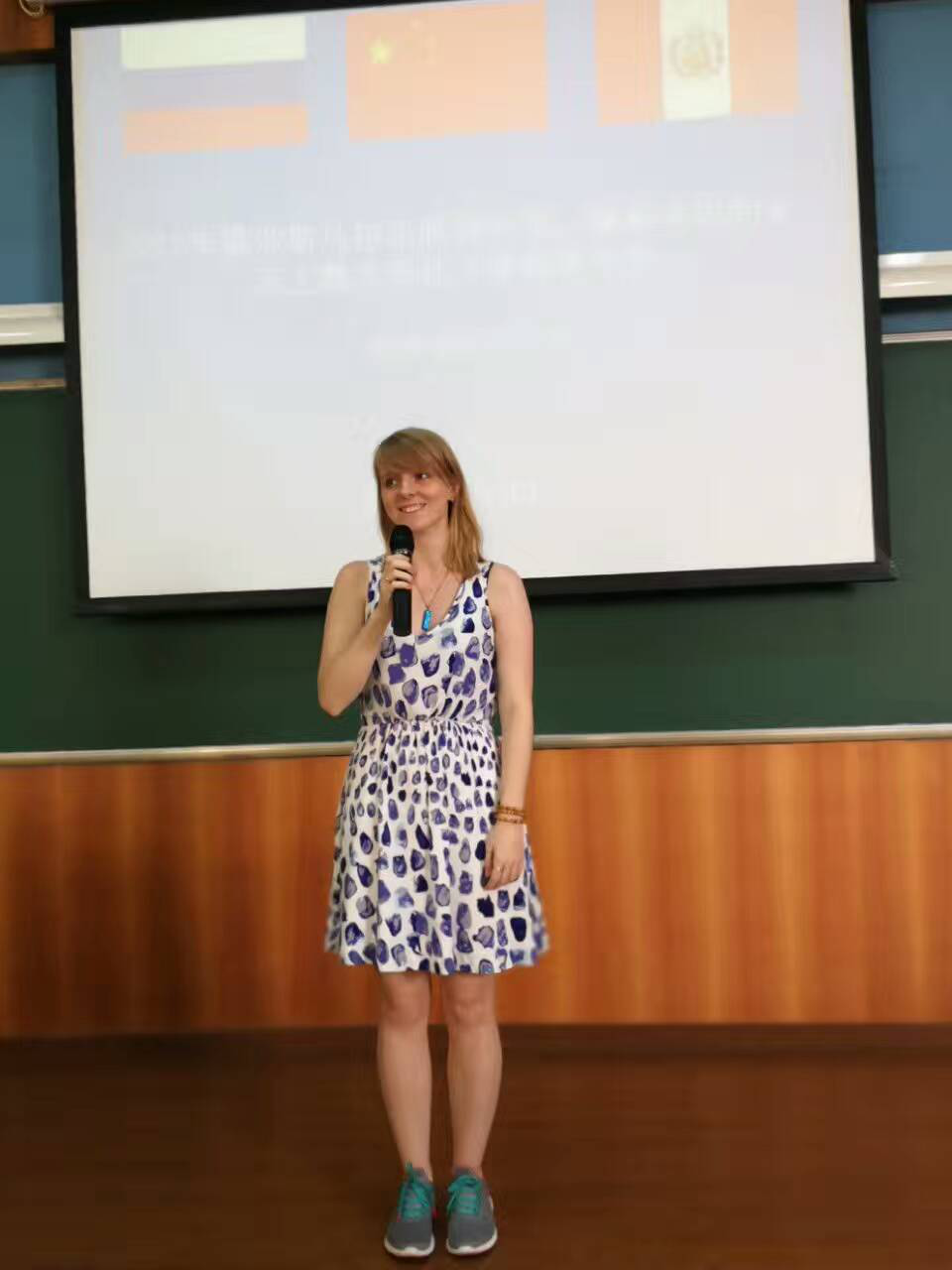 俄罗斯孔院学生代表娜斯佳发言