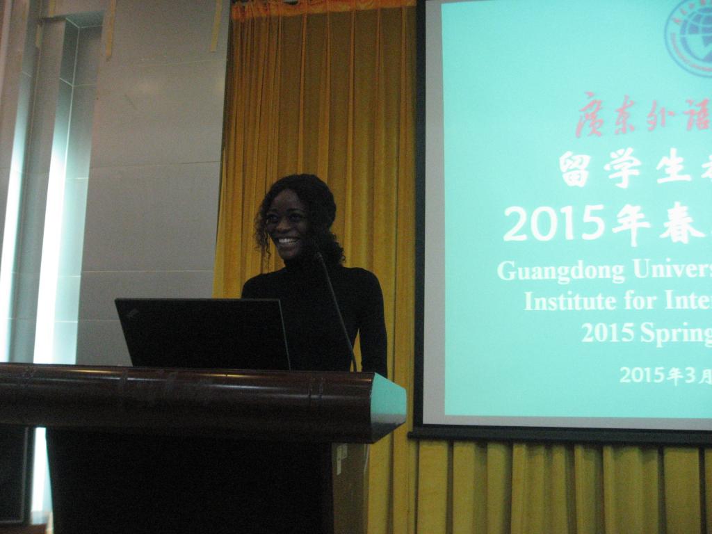 进修生代表多哥留学神娜德讲话