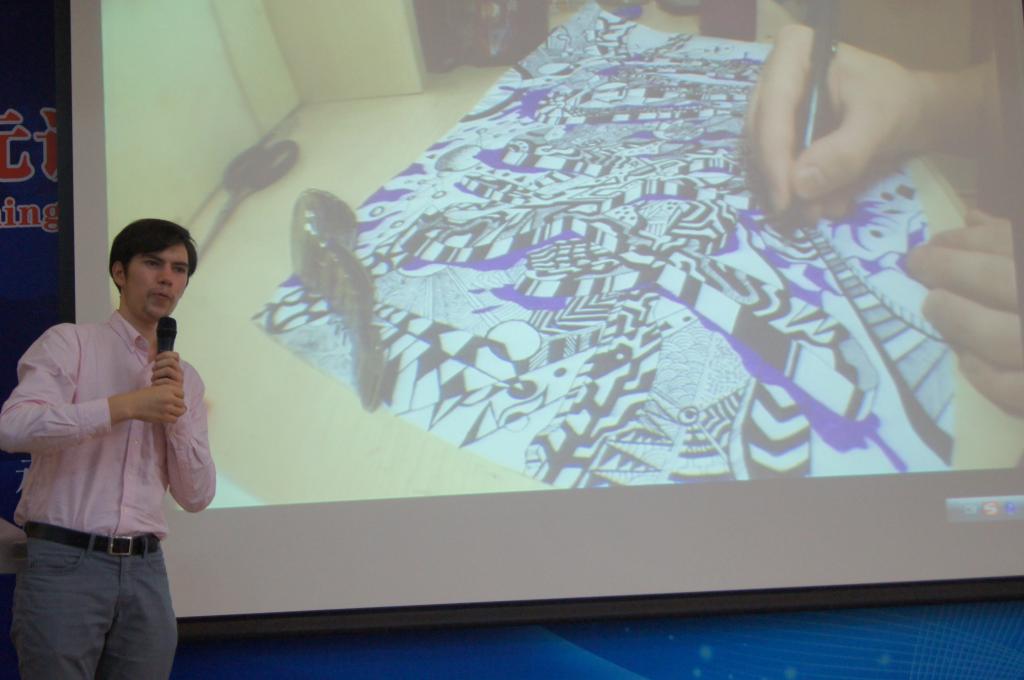 俄罗斯留学生马维展示作品