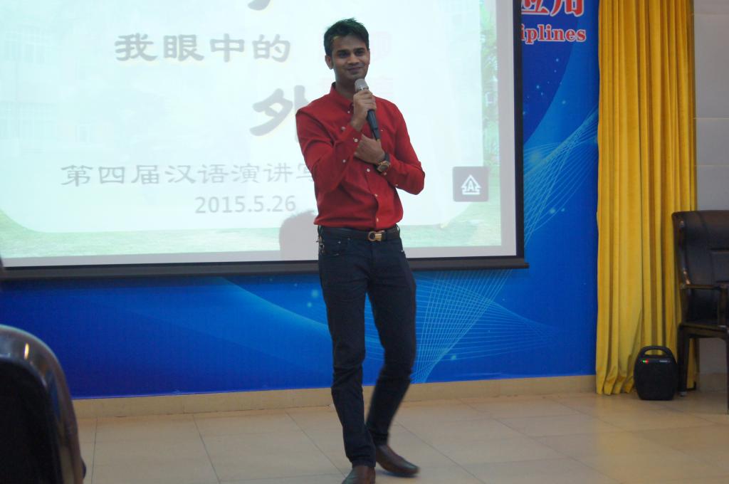 巴基斯坦留学生艾郎在演讲中