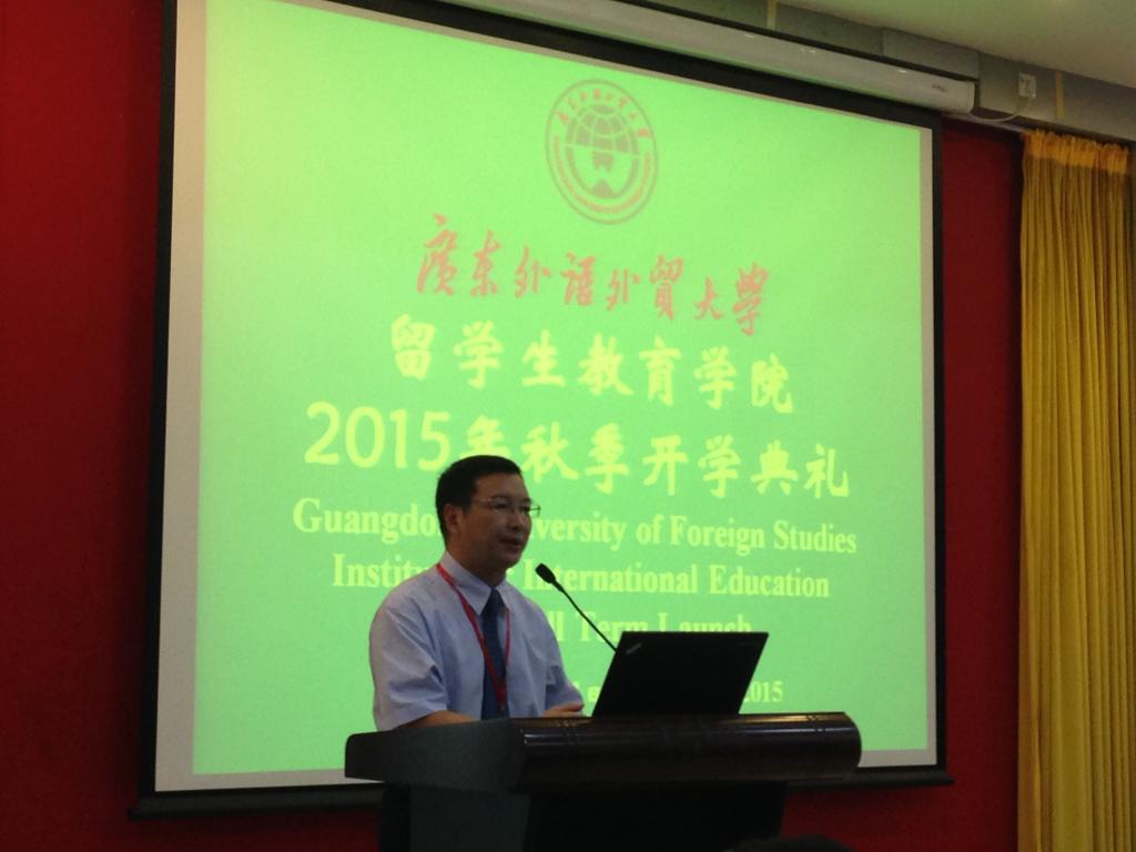 梁学宏院长向新生介绍学院情况