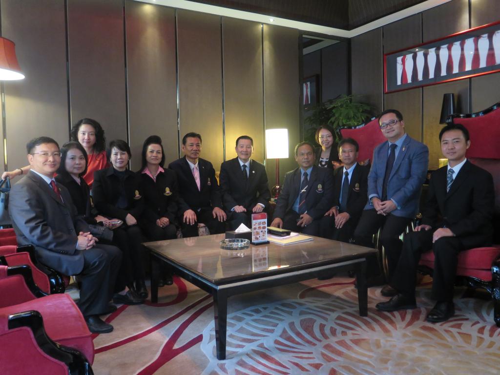 方凡泉副校长会见代表团