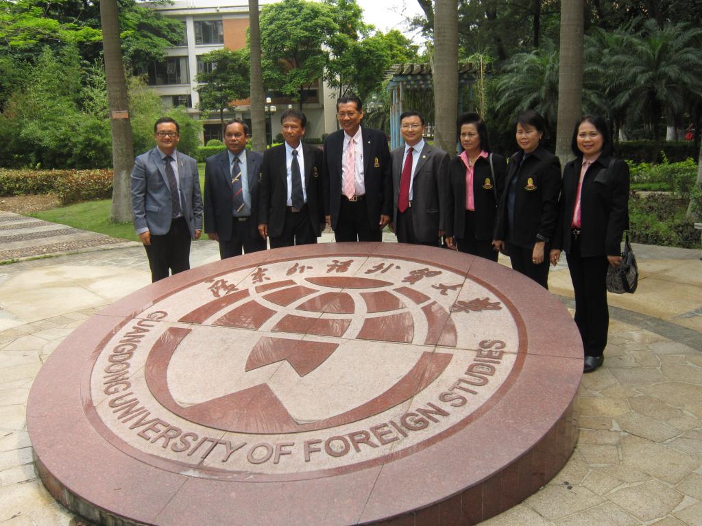 泰国中学校长团参观校园