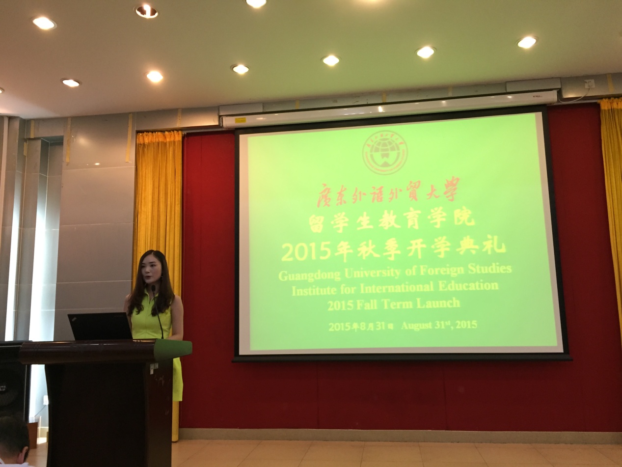 张丽老师代表全体教师发言